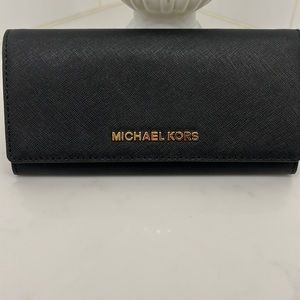 Michael KORS black saffiano wallet NEW NEVER BEEN USED EXCELLENT CONDITION